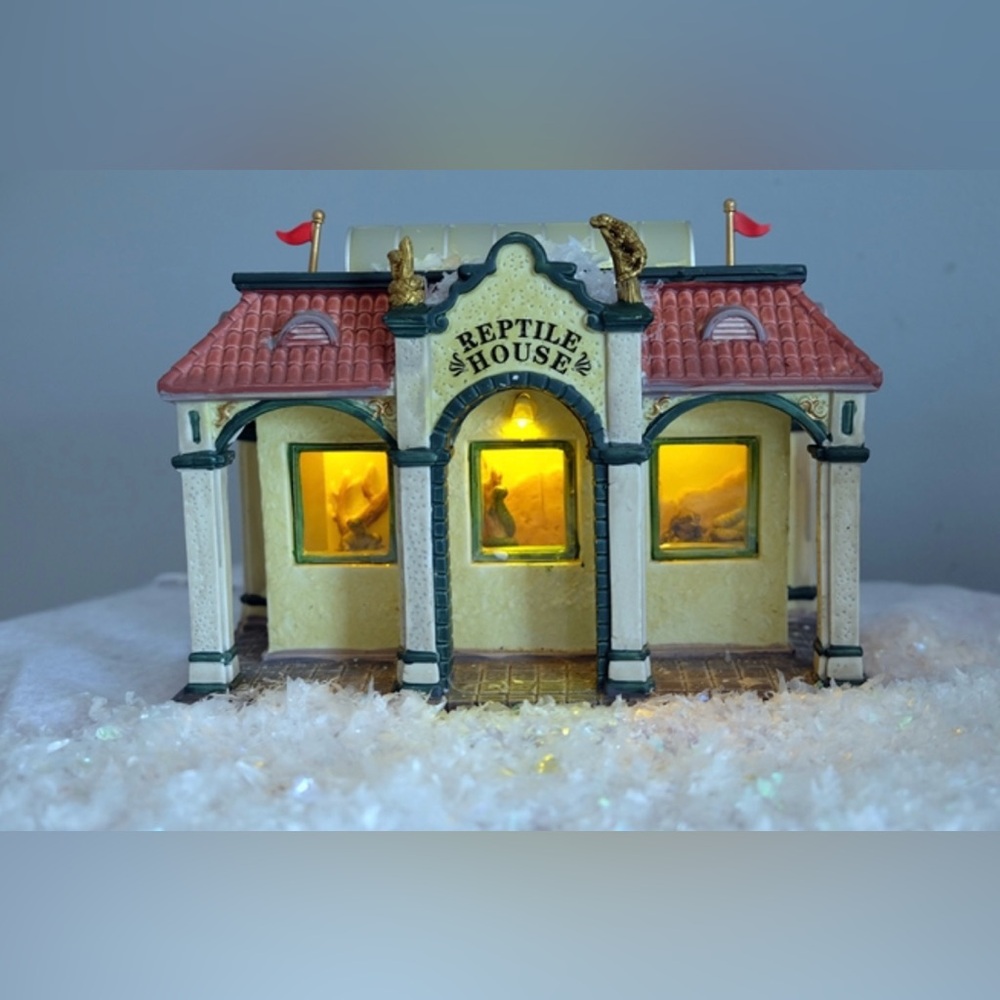 Lemax Reptile House with Red Roof Lighted Table Accent NIB